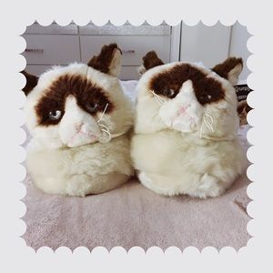 GUND Grumpy Cat Slippers NWT Hard to Find!